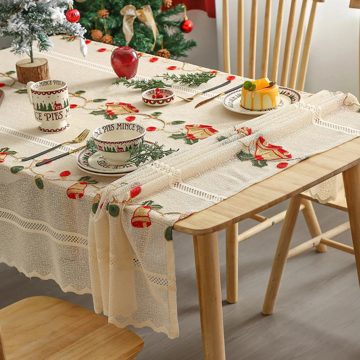 Nappe de table en dentelle à motifs brodés Fééries Mancelya