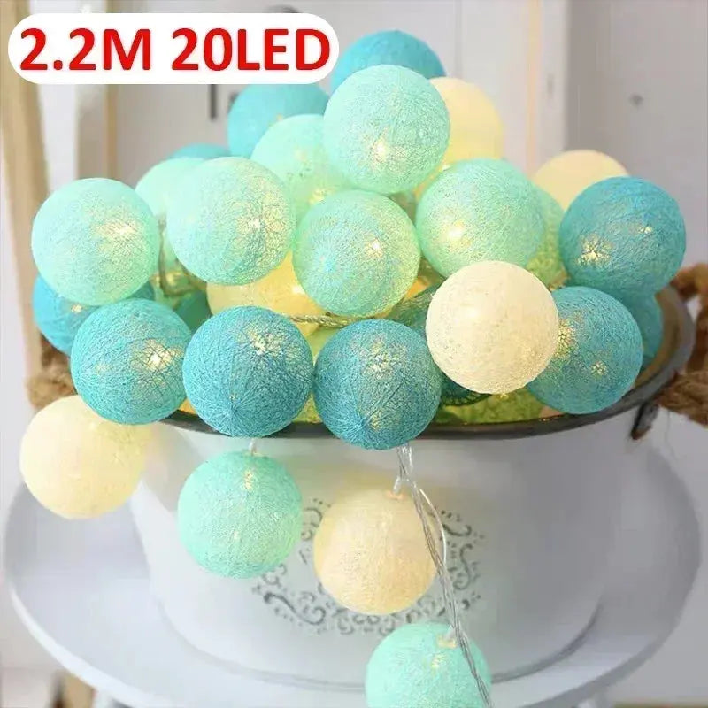 Lanterne de 20 boules en rotin LED de noël Fééries Mancelya