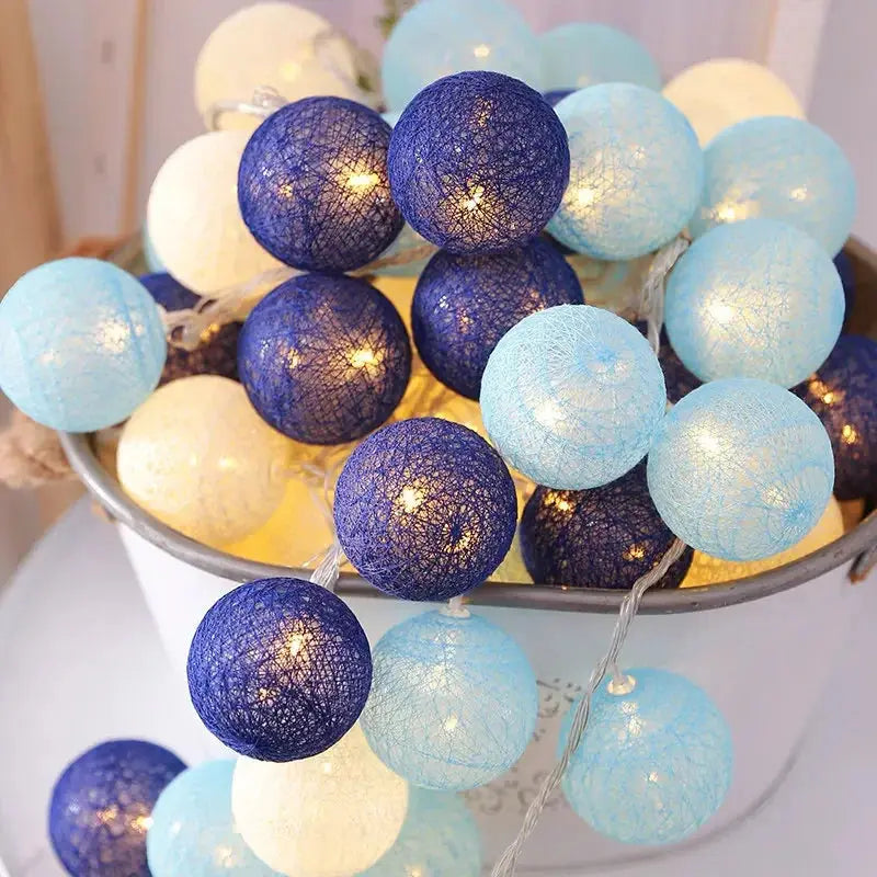 Lanterne de 20 boules en rotin LED de noël Fééries Mancelya
