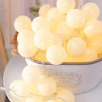 Lanterne de 20 boules en rotin LED de noël Fééries Mancelya