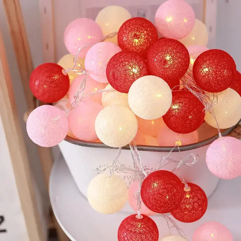 Lanterne de 20 boules en rotin LED de noël Fééries Mancelya