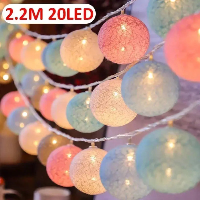 Lanterne de 20 boules en rotin LED de noël Fééries Mancelya