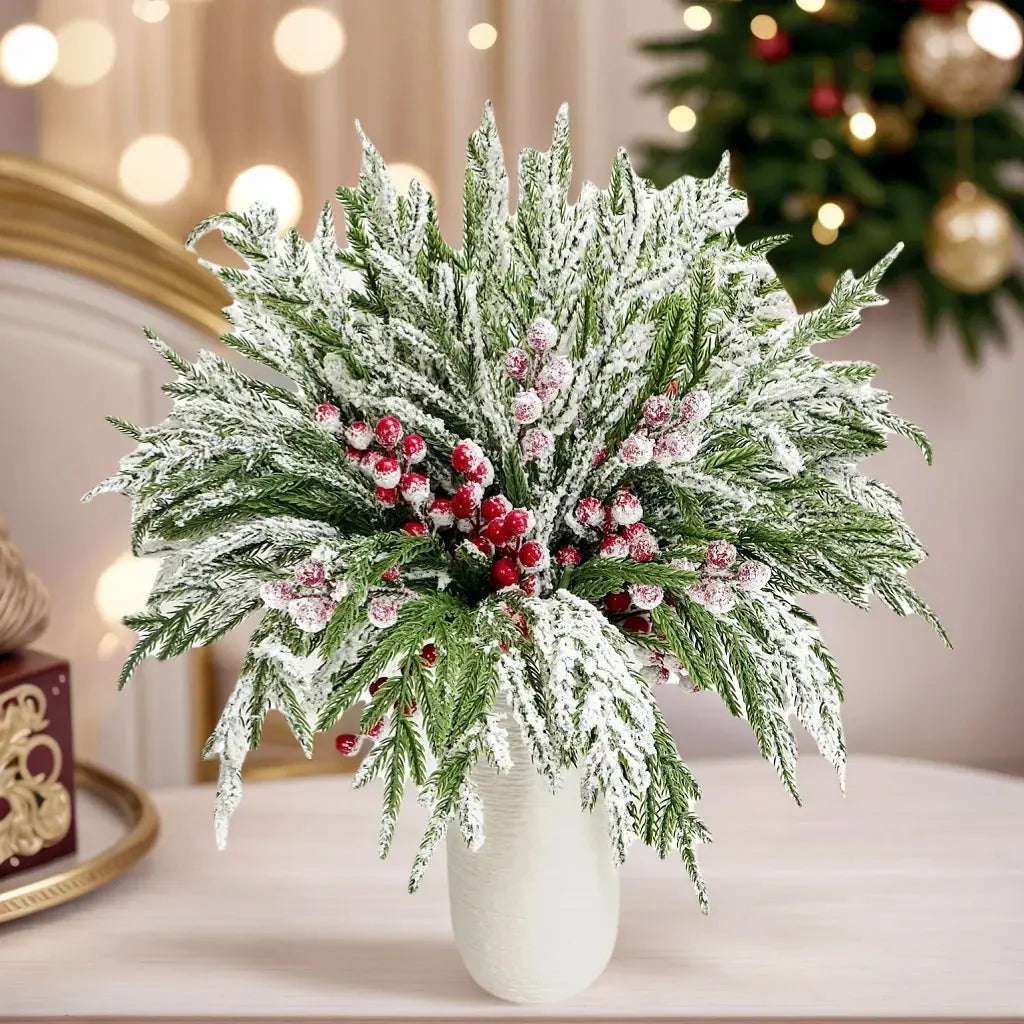 Branches de Pin Norfolk artificielles avec baies rouges – Lot de 15 pièces Fééries Mancelya